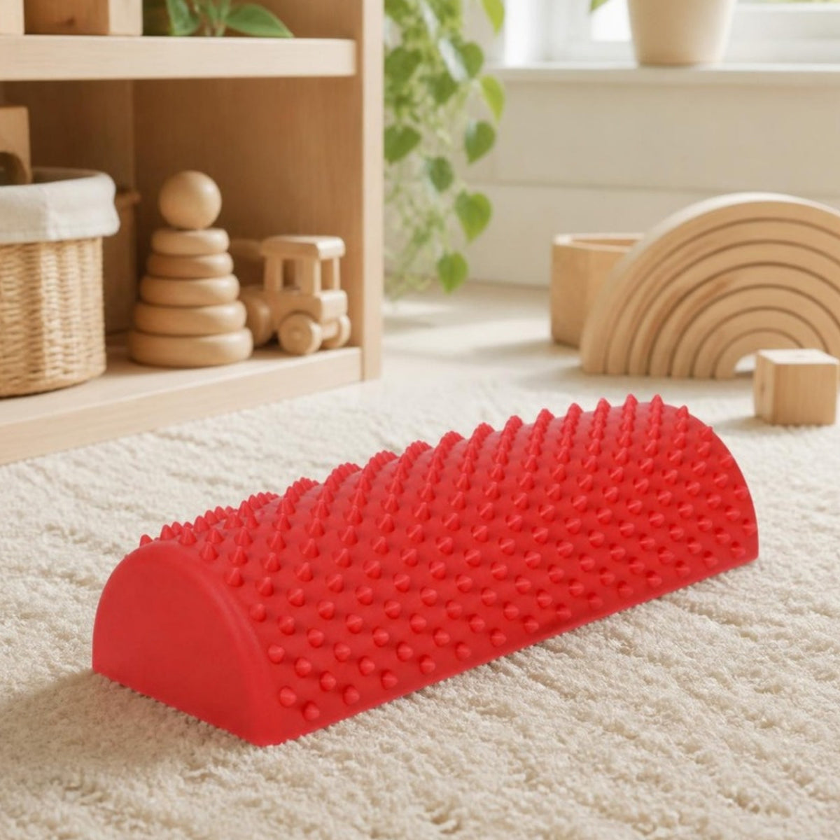 Półwałek sensoryczny z kolcami czerwony 30 cm, od 3 lat