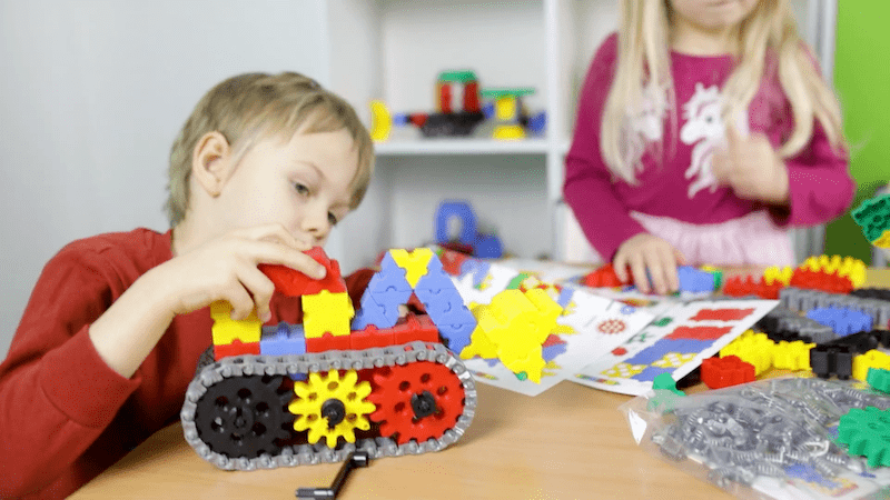 Klocki z kołami Gearphun Mały Inżynier 320 el., od 4 lat