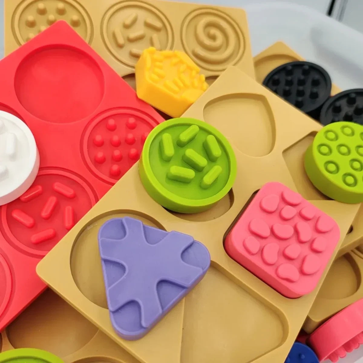 Sensoryczna tęcza Zestaw puzzli sensorycznych Dotyk, kształt 45 el., od 1 roku